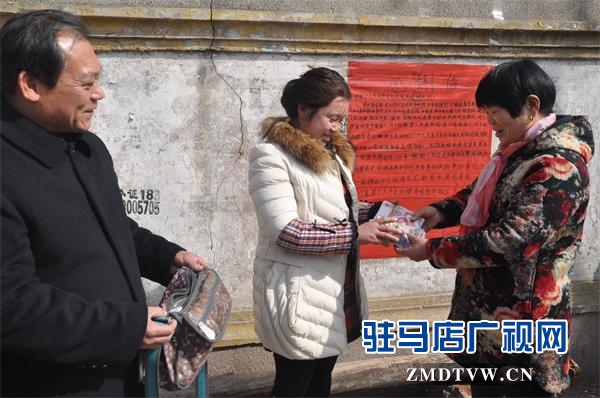 “好人之城”再传佳话：六旬女保洁员捡巨款抵三年收入不为所动及时归还失主
