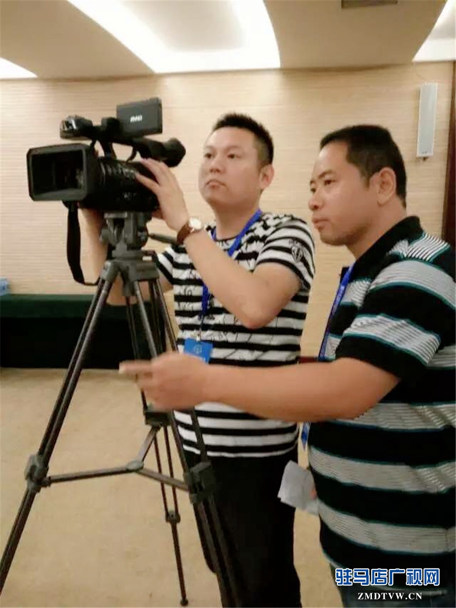 驻马店广播电视台记者在现场