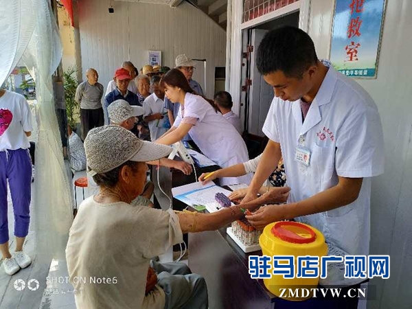 开发区民政局对全区131位特困供养人员开展健康体检。