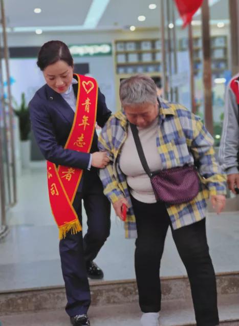 银发暖心！驻马店移动“银发暖心服务”在行动