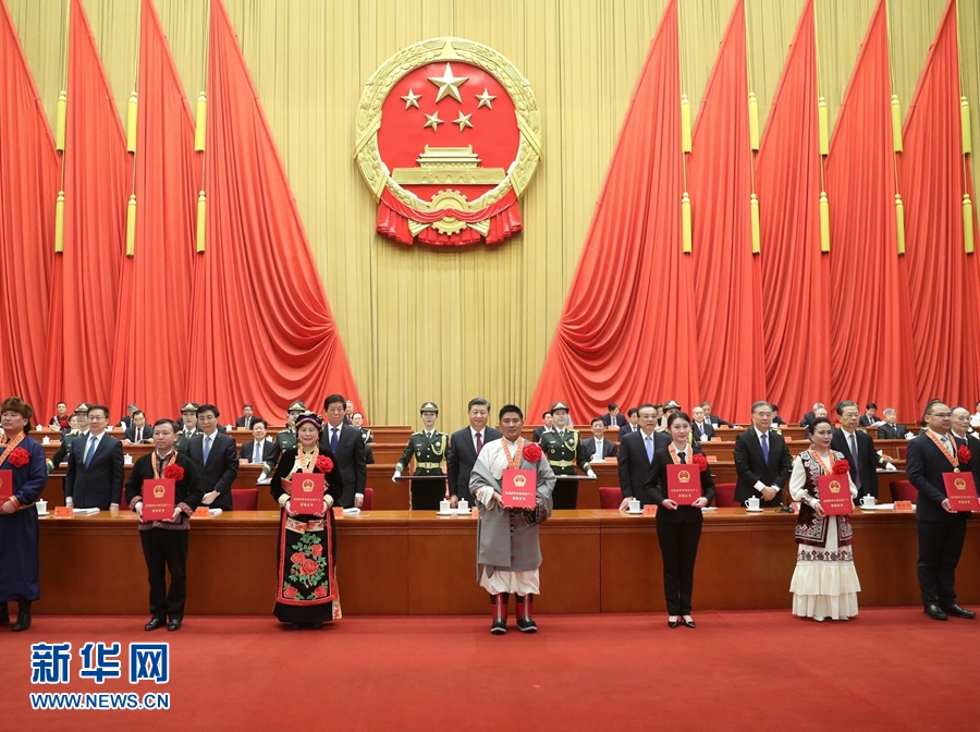 全国脱贫攻坚总结表彰大会在京隆重举行 习近平向全国脱贫攻坚楷模荣誉称号获得者等颁奖并发表重要讲话