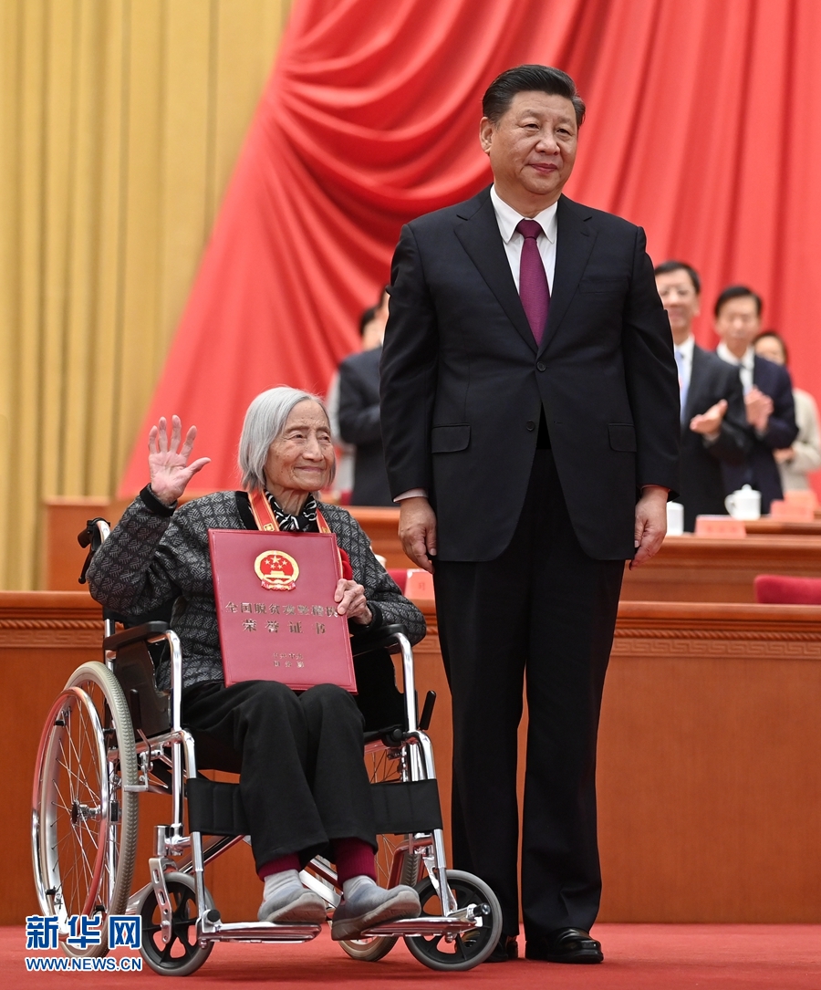 全国脱贫攻坚总结表彰大会在京隆重举行 习近平向全国脱贫攻坚楷模荣誉称号获得者等颁奖并发表重要讲话