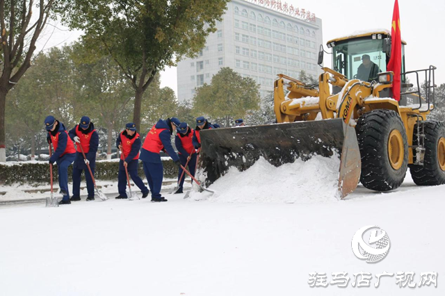 驻马店消防：以雪为令齐出动 辖区道路变畅通