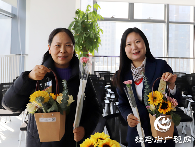 驻马店市城乡一体化示范区：情暖三八节 花艺展风采