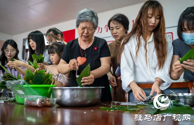 包粽子 缝香包 传统民俗迎端午