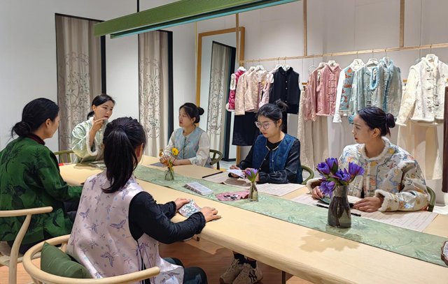 李芳：创新新中式服装 让世界看见东方美