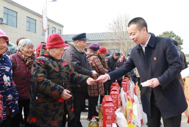 张新四：情系家乡发展 捐赠温暖乡梓