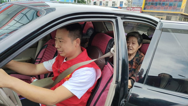 汽车维修工张宏安：凡人微光 照亮公益之路