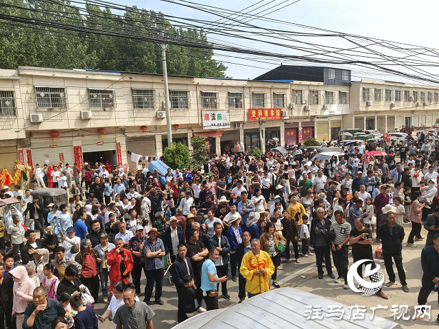  非遗盛宴！王店大装闪耀高店镇，传统魅力引万人围观