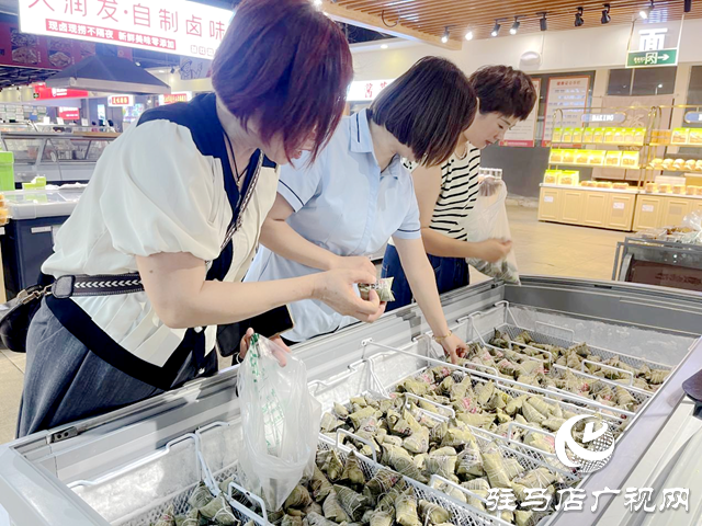驻马店：端午将至 粽子热销