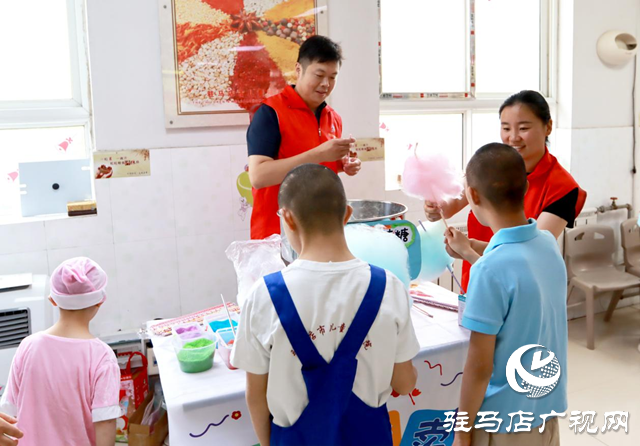 双节送暖市福利院 志愿服务让童心飞扬