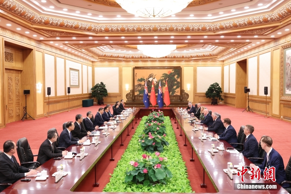 习近平会见新西兰总理拉克森