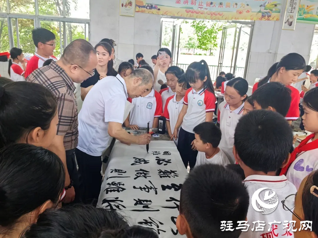  新蔡县开展书法进校园公益讲座