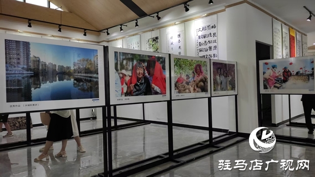  西平县举行2025年棠河杯“移风易俗·文明西平”摄影书法展