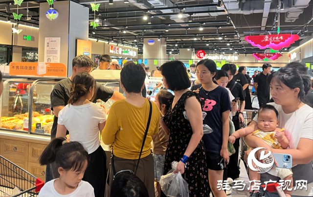 “晚8点经济”升温：错峰购实惠 消费更理性