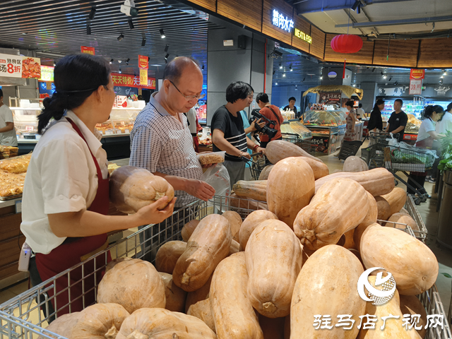 大量老南瓜上市 亲民价带动热销潮