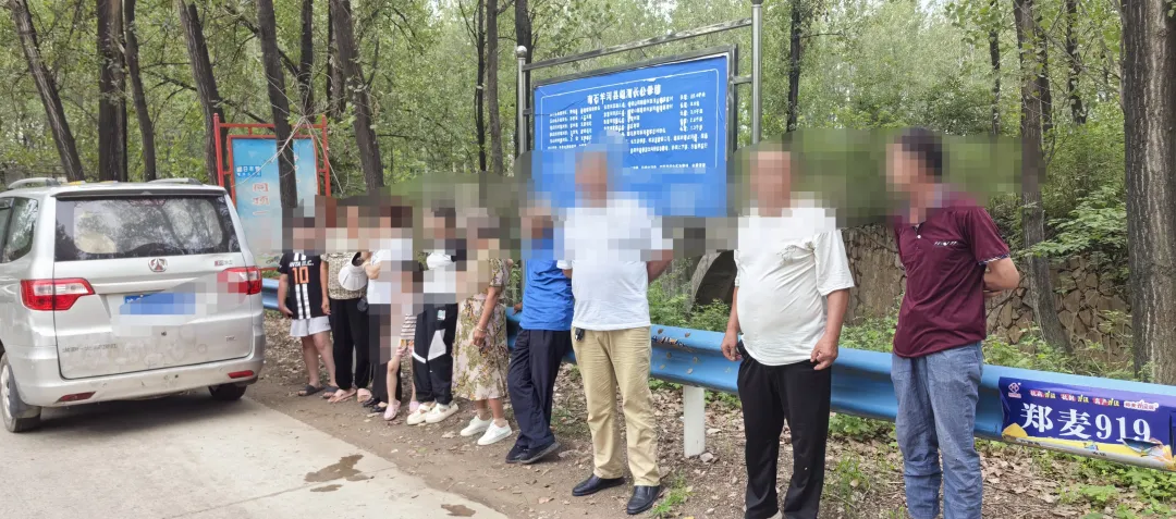遂平交警敲安全警钟:超员三人 罚两百记三分