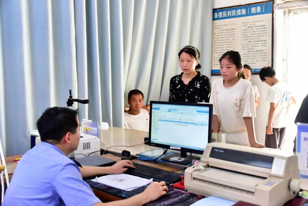 “ 拐杖指导员 ” 刘贵发