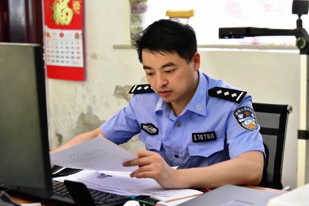 “ 拐杖指导员 ” 刘贵发