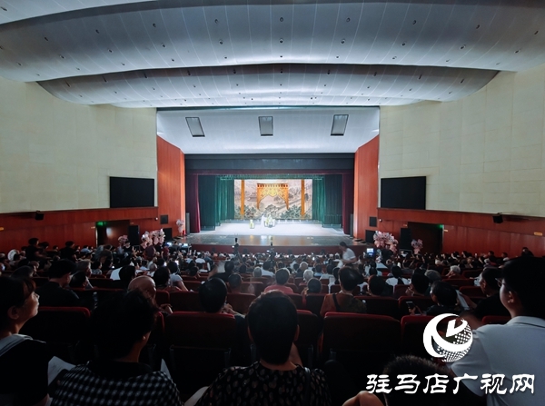 黄河戏剧节经典豫剧《必正与妙常》亮相平舆县文化艺术中心