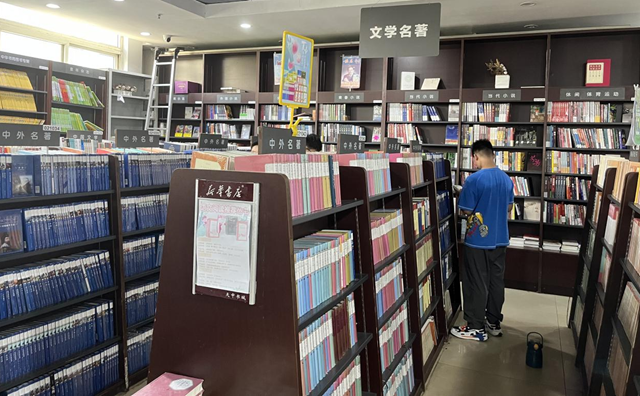 新学期将至 教辅书籍销售升温