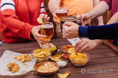 朋友相聚饮酒，同饮者负有注意义务
