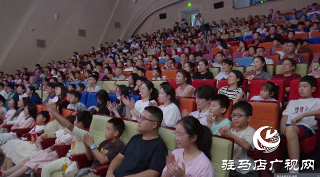 驿城区原创杂技情景剧《烽火少年》上演
