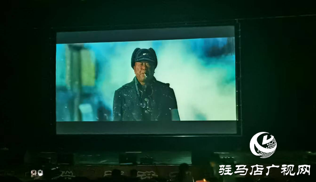 西平县柏城剧院展映《铁道英雄》 传承红色基因