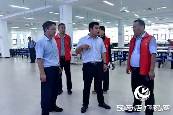 平舆县副县长刘涵斌到县一高新校区调研指导新生报到和开学准备工作