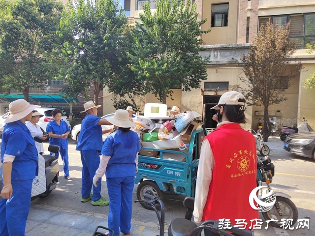 驿城区东风街道：清理小区杂物 守护居民安全