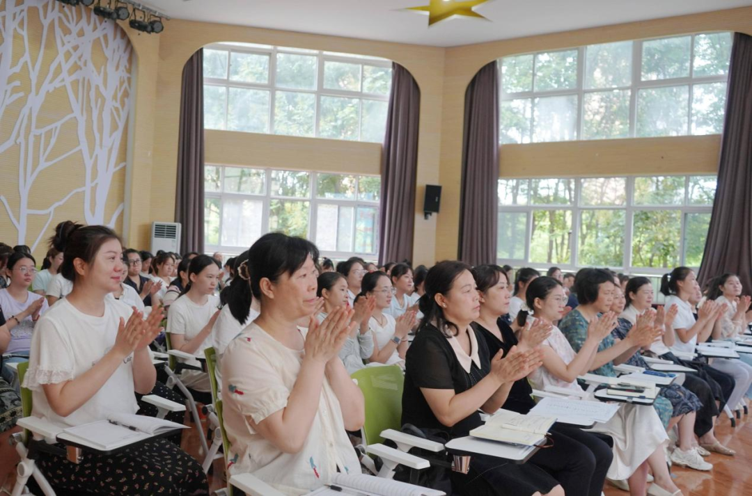 驻马店市实验幼儿园召开 2025 年新学期教师大会