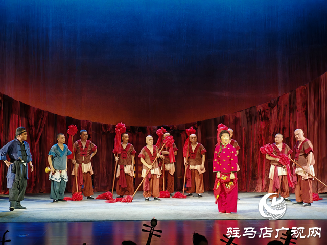 黄河戏剧节上党梆子《高粱红了》在确山工人文化宫精彩上演