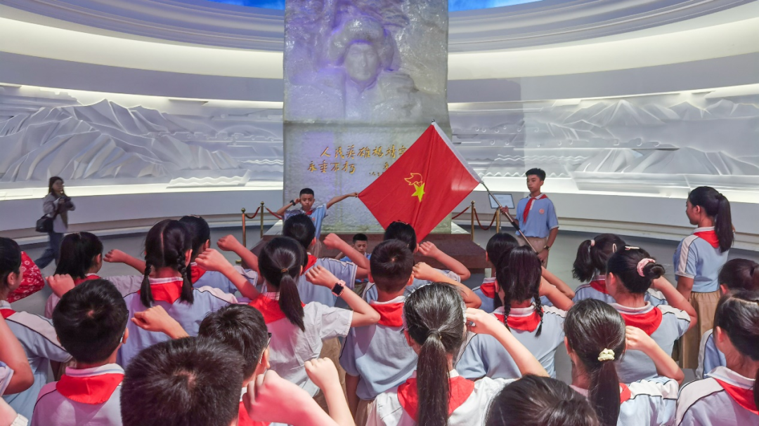 致敬抗战英雄 笃定强国信念：驻马店实验小学开展主题教育活动