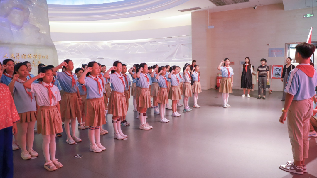 致敬抗战英雄 笃定强国信念：驻马店实验小学开展主题教育活动