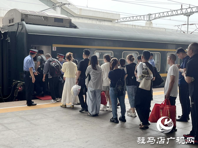 无惧“烤”验 驻马店车务段圆满完成2025年暑运任务