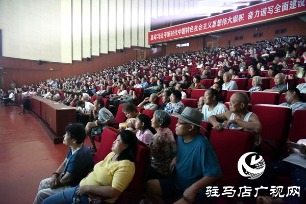 黄河戏剧节参赛剧目豫剧《女人是座山》平舆震撼上演 演绎坚韧母爱感动全场