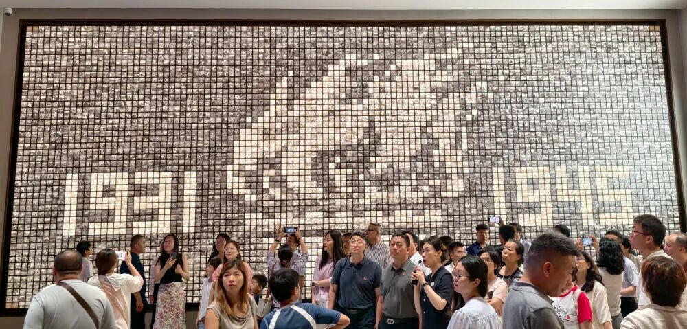 　　在民族复兴征程上夺取新的伟大胜利——纪念中国人民抗日战争暨世界反法西斯战争胜利80周年