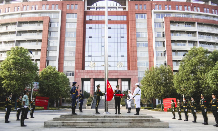 驻马店幼儿师范高等专科学校举行新学期升旗仪式