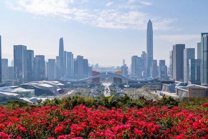 　　在民族复兴征程上夺取新的伟大胜利——纪念中国人民抗日战争暨世界反法西斯战争胜利80周年