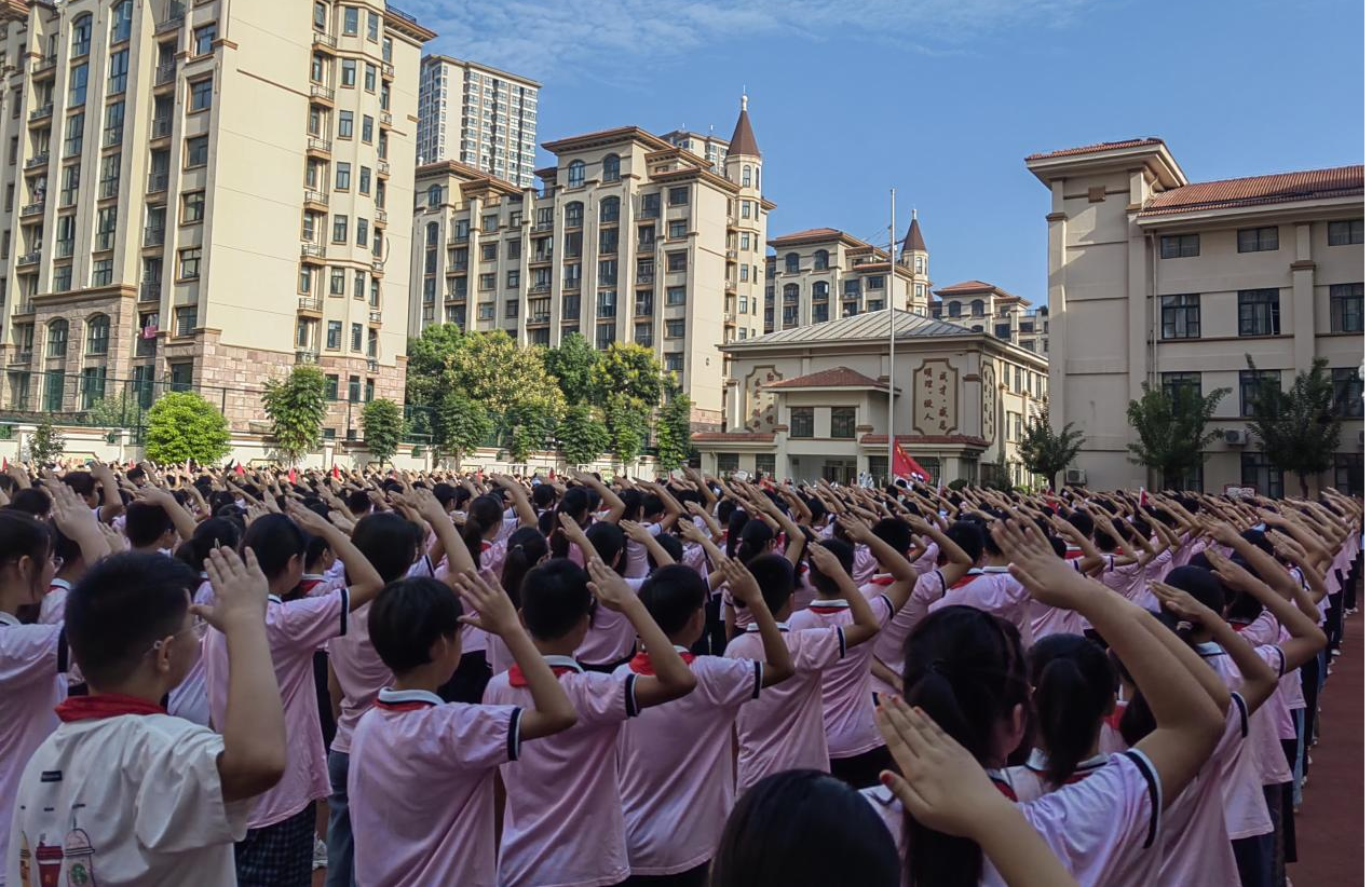 逐梦新途 同赴新程——驻马店市第三十三小学举行新学期开学典礼