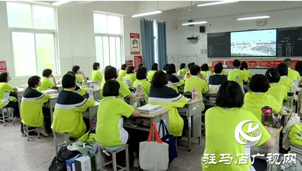 遂平一高组织全体师生收看纪念中国人民抗日战争暨世界反法西斯战争胜利80周年大会直播