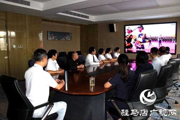 平舆建国国际酒店集中收看阅兵直播激发员工的爱国热情与职业自豪感