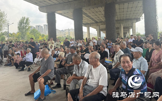 黄河戏剧节“送戏到身边”：戏曲名家走进社区 经典唱段回荡街头