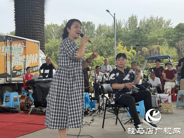 黄河戏剧节“送戏到身边”：戏曲名家走进社区 经典唱段回荡街头