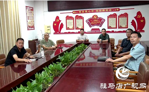 遂平一高组织全体师生收看纪念中国人民抗日战争暨世界反法西斯战争胜利80周年大会直播