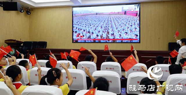 新蔡县社会各界集中收看纪念中国人民抗日战争暨世界反法西斯战争胜利80周年大会直播实况