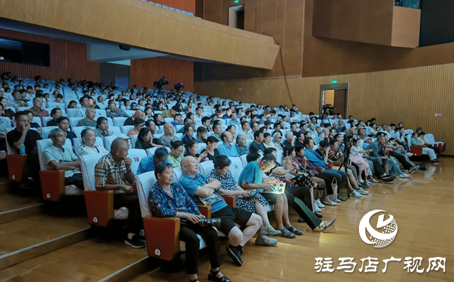 黄河戏剧节话剧《马走日》上演：马啸黄河岸 棋局映忠魂