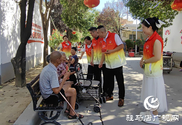 西平县义剪志愿者：爱心义剪传递敬老温情