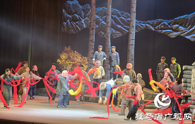 黄河戏剧节圆满落幕 豫剧《碧血千古》压轴上演震撼全场