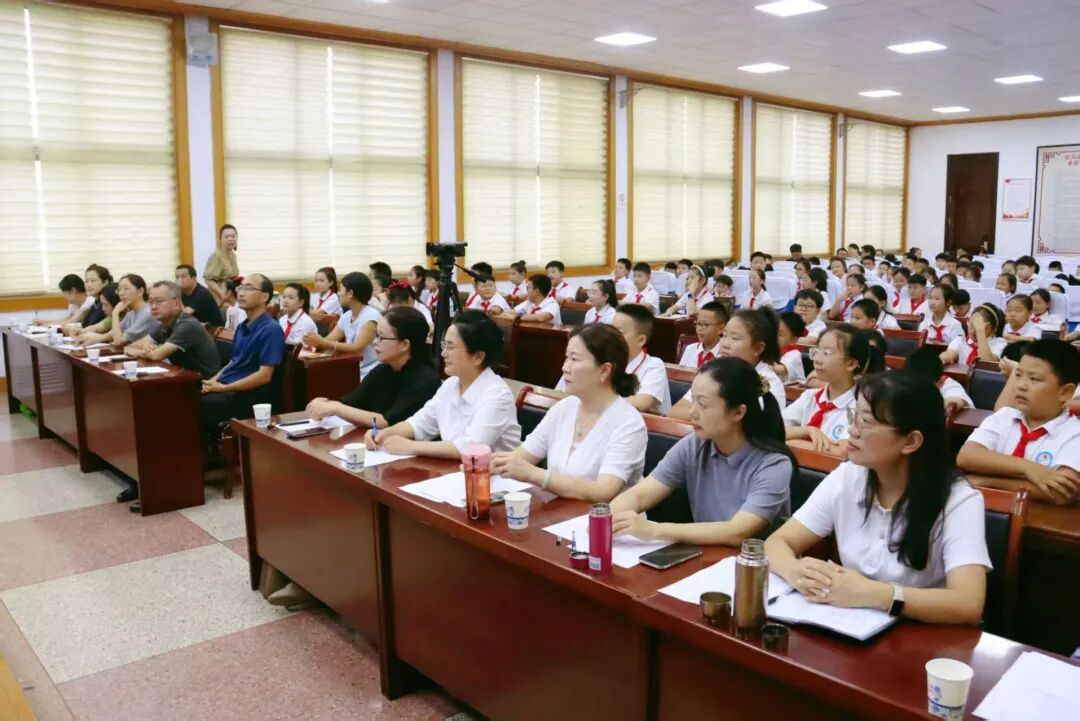  弘扬宪法精神 培育法治信仰——驻马店第二实验小学举行学宪法讲宪法演讲比赛